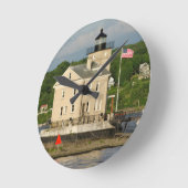 アメリカ、ニューヨーク、キングストン、ハドソン川。ロンドー ラウンド壁時計 (傾斜)