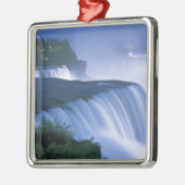 アメリカ、ニューヨーク、ナイアガラ秋。アメリカの秋 メタルオーナメント (左)