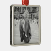 アメリカ、ニューヨーク：ニューヨーク市のナンズがNYCを観戦 メタルオーナメント (右)