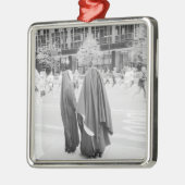 アメリカ、ニューヨーク：ニューヨーク市のナンズがNYCを観戦 メタルオーナメント (左)