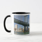 アメリカ、ニューヨーク、ニューヨーク市。マンハッタン橋 マグカップ (左)