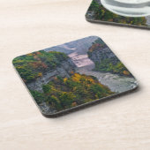 アメリカ、ニューヨーク、レッチワース州パーク。川と コースター (左側)