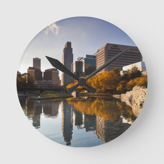 アメリカ、ネブラスカ、オマハ、ジーンリーヒーモール、スカイライン ラウンド壁時計 (正面)