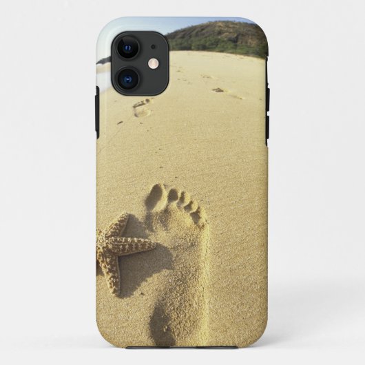 アメリカ、ハワイ、マウイ島、マケナビーチ、足跡と Case-Mate iPhoneケース (裏面)