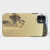 アメリカ、ハワイ、マウイ島、マケナビーチ、足跡と Case-Mate iPhoneケース (裏面(横))