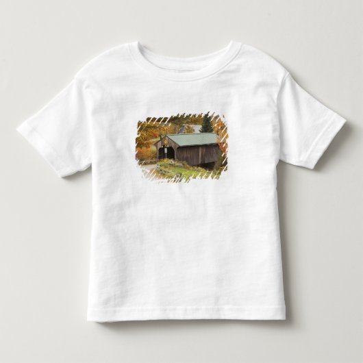 アメリカ、バーモント州の屋根付き橋 トドラーTシャツ (正面)