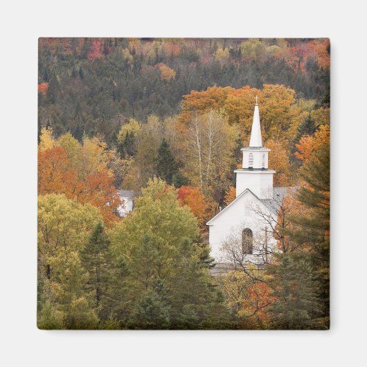 アメリカ、バーモント州の教会のある秋の風景 マグネット (正面)