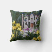 アメリカ、ペンシルバニア州。アイリスが生えのまわりにる クッション (裏面)