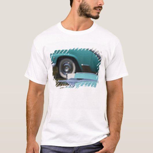アメリカ、マサチューセッツ州、グロスター。1950年代のフォード Tシャツ (正面)