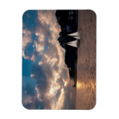 アメリカ、マサチューセッツ州。夕日のセーリング マグネット (縦)