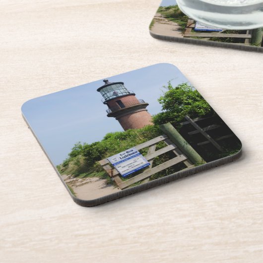 アメリカ、マサチューセッツ、マーサのヴィネヤード、アクインナ。 コースター (左側)