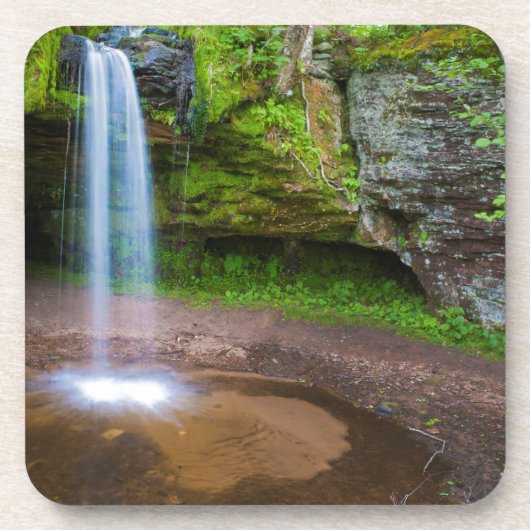 アメリカ、ミシガン。アッパーミシガンの滝 コースター (正面)