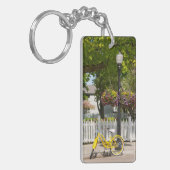 アメリカ、ミシガン、マッキナック島。イエローバイク キーホルダー (正面左)