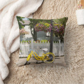 アメリカ、ミシガン、マッキナック島。イエローバイク クッション (ブランケット)