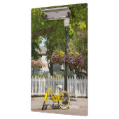 アメリカ、ミシガン、マッキナック島。イエローバイク クリップボード (左)