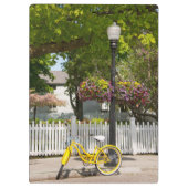 アメリカ、ミシガン、マッキナック島。イエローバイク クリップボード (裏面)