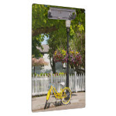 アメリカ、ミシガン、マッキナック島。イエローバイク クリップボード (右)