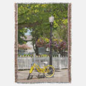 アメリカ、ミシガン、マッキナック島。イエローバイク スローブランケット (正面縦)