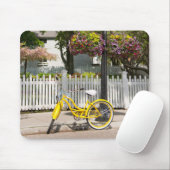 アメリカ、ミシガン、マッキナック島。イエローバイク マウスパッド (マウス)