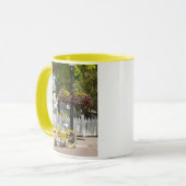 アメリカ、ミシガン、マッキナック島。イエローバイク マグカップ (正面左)