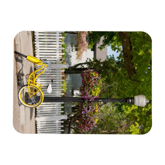 アメリカ、ミシガン、マッキナック島。イエローバイク マグネット (横)