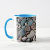 アメリカ、ミシガン。岸の磨いた小石 マグカップ (左)