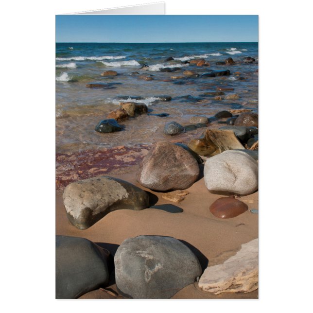 アメリカ、ミシガン。12マイルの丸い大きい石 (正面)