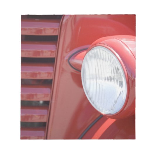 アメリカ、メイン、フクロウの頭。ヘッドライトと部分 ノートパッド (正面)