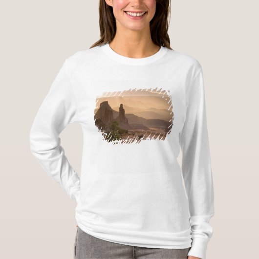 アメリカ; ユタ州; キャニオンランズ国立公園。眺め Tシャツ (正面)
