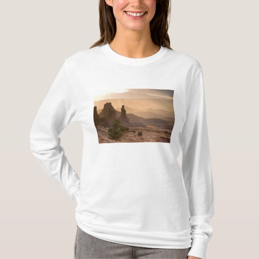 アメリカ; ユタ州; キャニオンランズ国立公園。眺め Tシャツ (正面)