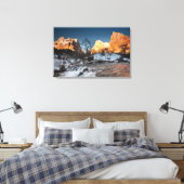 アメリカ、ユタ、シオン国立公園。山の出 キャンバスプリント (インサイチュ (寝室))