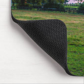 アメリカ、レキシントン、ケンタッキー。日の暮れ時に一頭の馬 マウスパッド (コーナー)