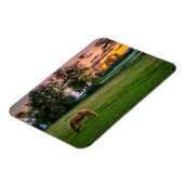 アメリカ、レキシントン、ケンタッキー。日の暮れ時に一頭の馬 マグネット (左側)