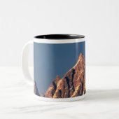 アメリカ、ワイオミング、グランドテトンNP.満月が始まる ツートーンマグカップ (正面左)