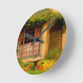 アメリカ、ワシントン、ウッドインビル、ハーファーム ラウンド壁時計 (傾斜)