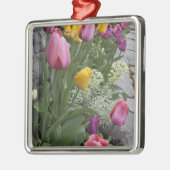 アメリカ、ワシントン、シーベック。チューリップス線庭園 メタルオーナメント (左)