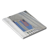 アメリカ、ヴァ、アーリントン。アメリカ国旗つる ノートパッド (アングル)