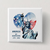 アメリカ 我らのハートファイア 1776-2026 愛国 缶バッジ (正面)