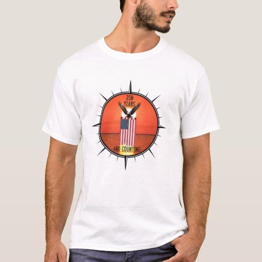 アメリカ "250年とカウント中" ハクトウワシ 飛翔 Tシャツ (正面)