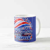 アメリカ 250年後の今もパーティーのスターター コーヒーマグカップ (正面右)