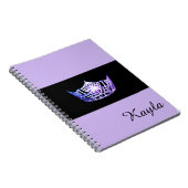 アメリ恋しく思カラベンダークラウンノートブック – 名前をカスタムする ノートブック (右側)