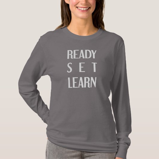 アメージングタイポグラフィ新学期 感動的 Tシャツ (正面)