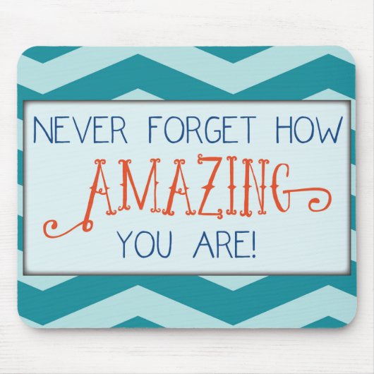 アメージング勇気付けられるとティール（緑がかった色）シェブロンストライプ マウスパッド (正面)