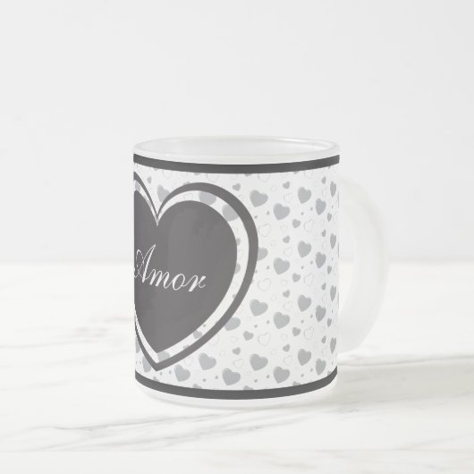 アモールグレイ光沢ハートかわいいロマンチックなパターン フロストグラスマグカップ (正面右)