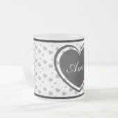 アモールグレイ光沢ハートかわいいロマンチックなパターン フロストグラスマグカップ (正面左)