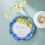 アモーレブルータイルレモンイタリアンブライダルシャワー ペーパープレート<br><div class="desc">それはAmore Blue Maiolicaタイルのヴィンテージレモンイタリアンブライダルシャワーモノグラム印刷紙プレートテンプレートパーソナライズされた、テーマを設定したブライダルシャワー柑橘系ブライダルシャワーテーブルデコールです</div>