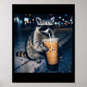 アライグマがアイスコーヒーを飲む面白い動物のミーム ポスター