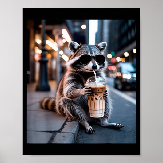 アライグマがアイスコーヒーを飲む おもしろ動物の表情 メンズ ポスター (正面)