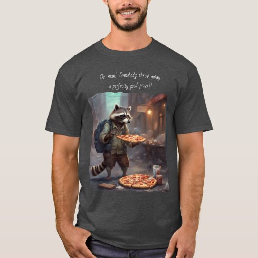 アライグマがゴミの中にあったそのままのピザを見つけた Tシャツ (正面)