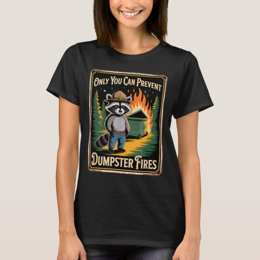 アライグマがゴミ箱の火事を防ぐのはあなただけ おもしろTシャツ Tシャツ (正面)